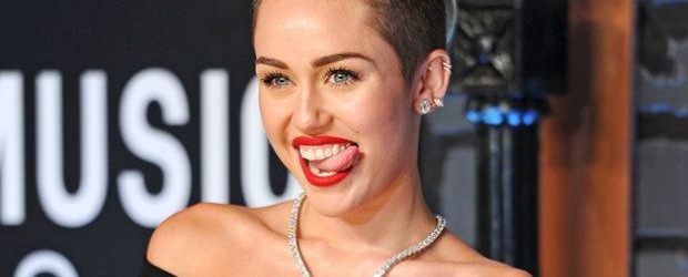 H Miley Cyrus πιο γυμνή και…τρομακτική από ποτέ! Δείτε την απίστευτη selfie που ανέβασε