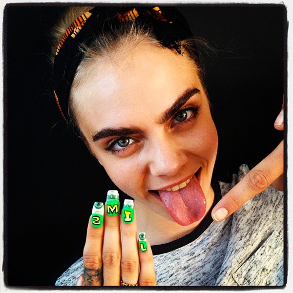 cara-delevingne-with-2mil-manicure