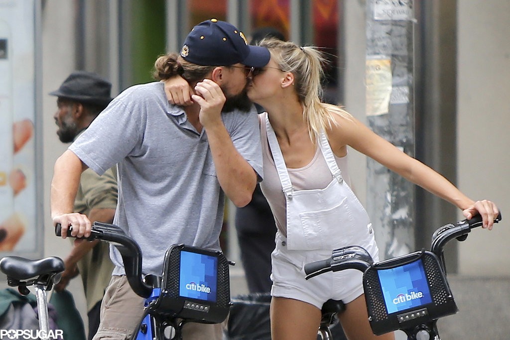 Leonardo-DiCaprio-Kelly-Rohrbach-Riding-Bikes-PDA