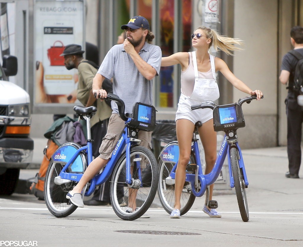 Leonardo-DiCaprio-Kelly-Rohrbach-Riding-Bikes-PDA-4