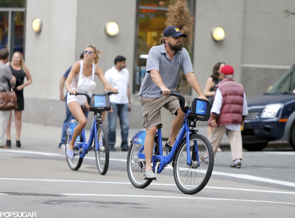 Leonardo-DiCaprio-Kelly-Rohrbach-Riding-Bikes-PDA-6