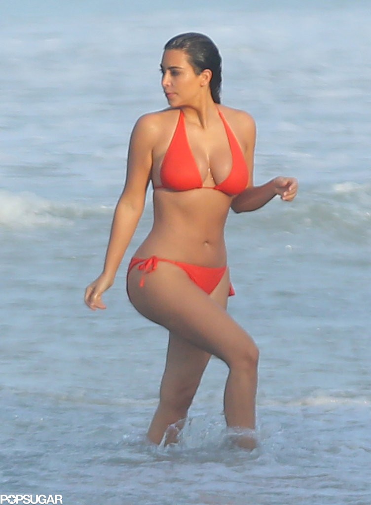 Kim-flaunted-her-figure-red-two-piece-beach-Mexico
