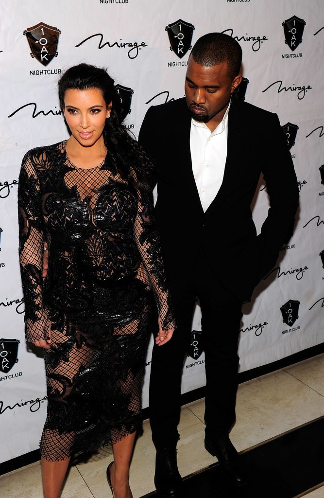 Pictures-Kanye-West-Chertyjtcking-Out-Kim-Kardashian
