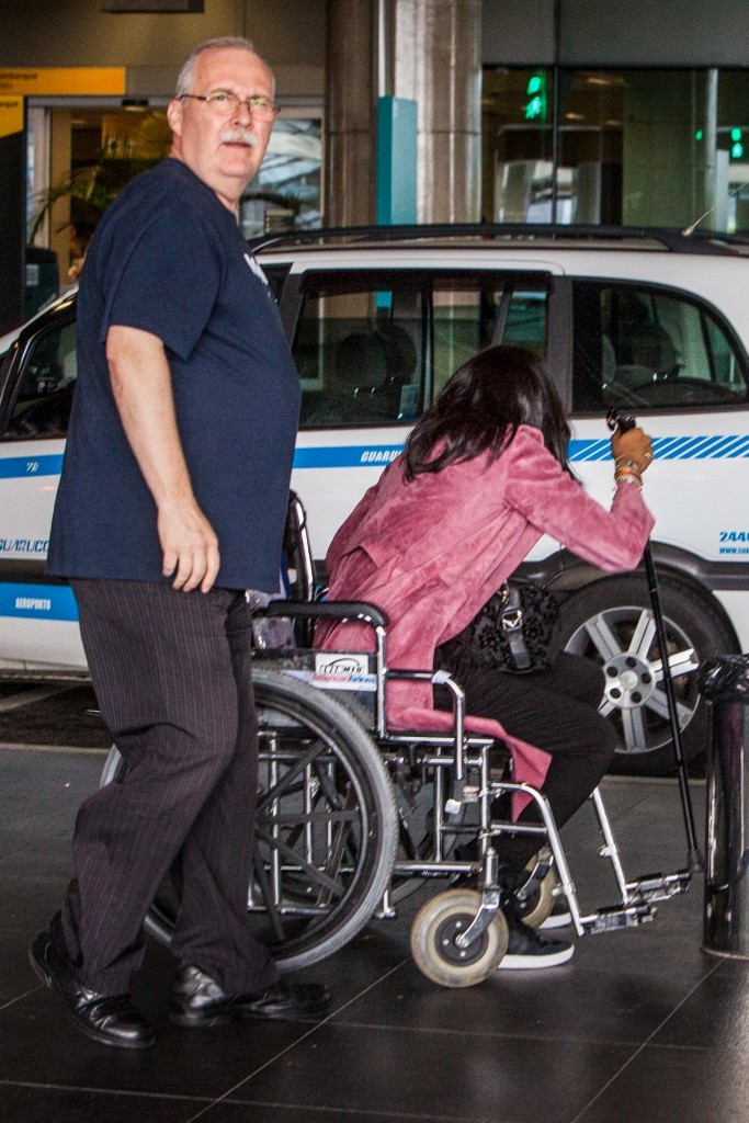UK CLIENTS MUST CREDIT: AKM-GSI ONLYEXCLUSIVE: Party girl Naomi Campbell seen using a wheelchair as she arrives from a long flight at Guarulhos International Airport. Naomi, who has been walking the world's catwalks for three decades, was seen using