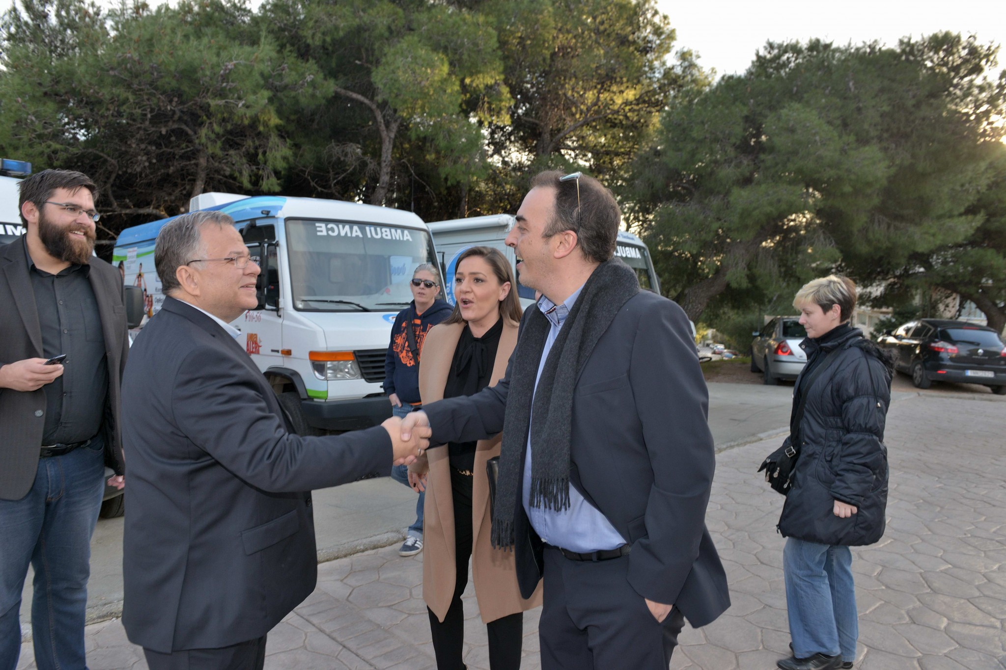 Ο κ. Γιαννόπουλος υποδέχεται τον κ. Ασημακόπουλο και όλους τους εργαζόμενους της εταιρείας