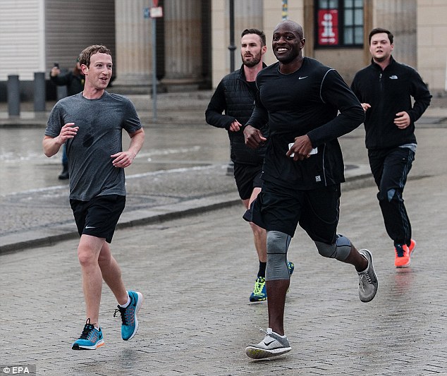 fear-of-isis-mark-zuckerberg-goes-on-jog-with-five-bodyguards-protecting-him-photos-5