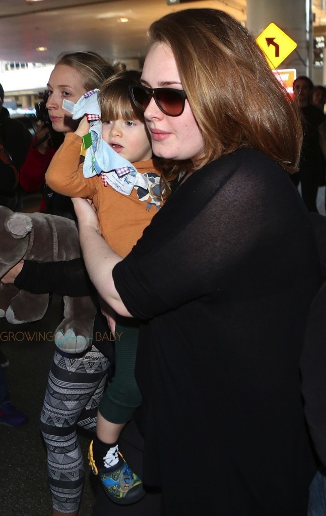 Adele-at-LAX-with-son-Angelo