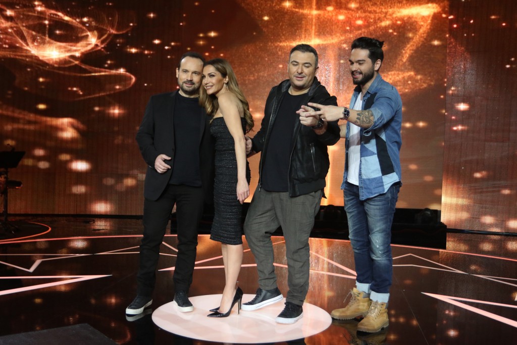 Οι 4 κριτές, Κώστας Μακεδόνας, η Δέσποινα Βανδή, ο Αντώνης Ρέμος, ο Χρήστος Μάστορας, στο πλατό του “Rising Star”
