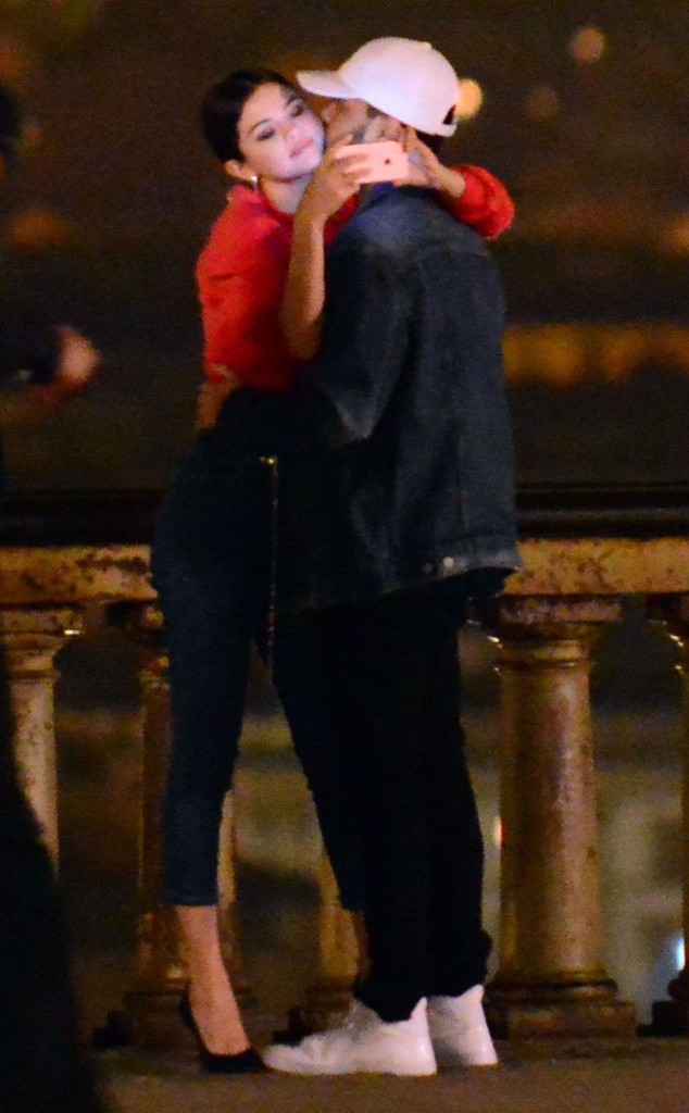 rs_634x1024-170130112700-634.Selena-Gomez-The-Weeknd-Kissing-Italy-JR-013017
