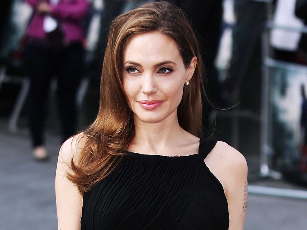 look της Angelina Jolie