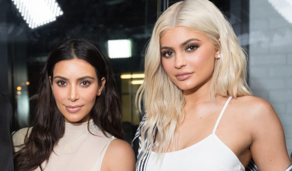 Kim Kardashian και η Kylie Jenner είναι σαν δίδυμες
