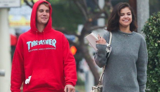 Selena Gomez στέλνει μηνύματα στον Justin Bieber