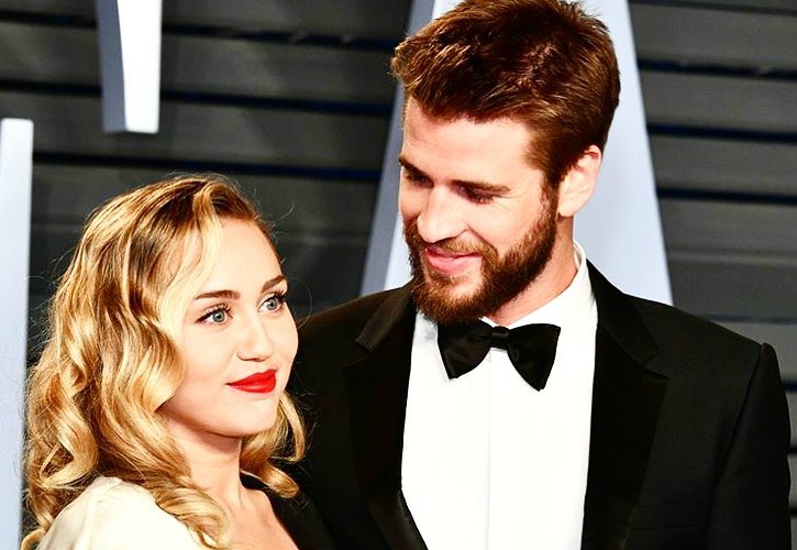 η Miley Cyrus και ο Liam Hemsworth παντρεύτηκαν