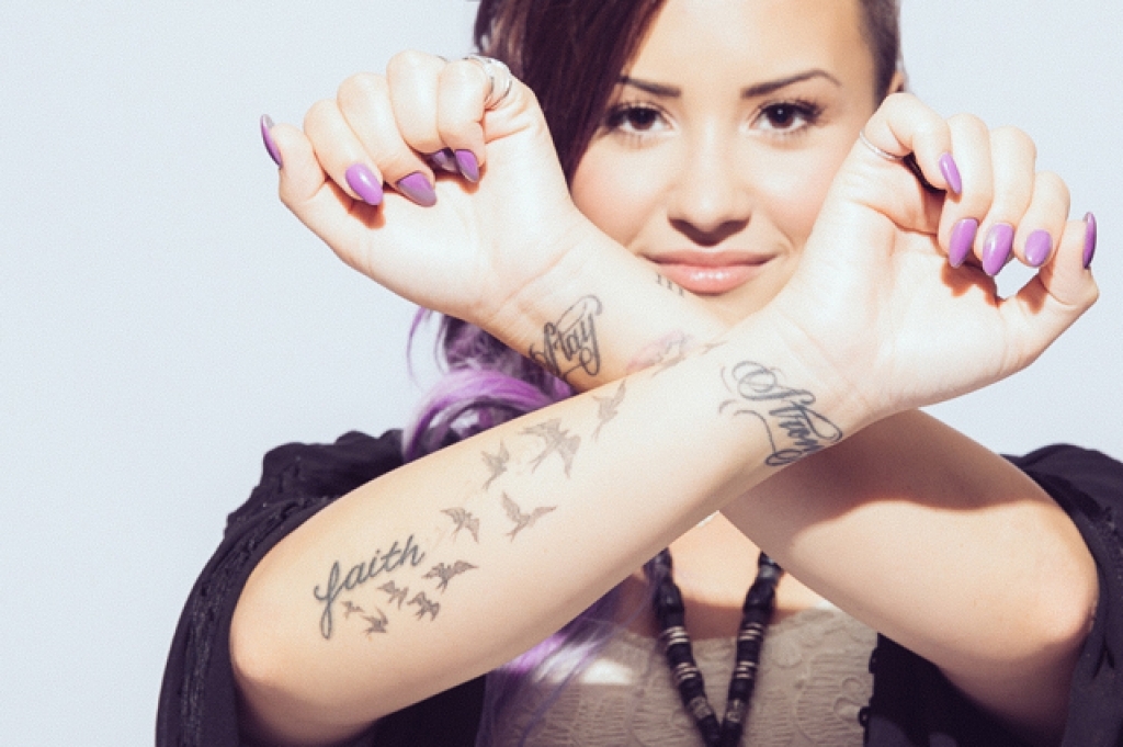 Η Demi Lovato αποκαλύπτει το νέο τατουάζ της