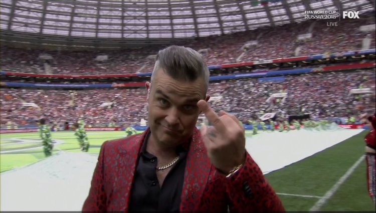 Robbie Williams εξήγησε το λόγο που έκανε κολοδάχτυλο