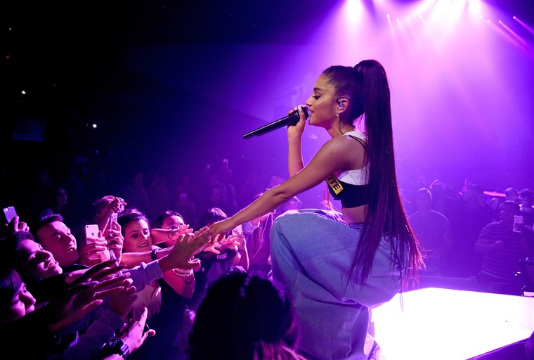 H Ariana Grande ακυρώνει όλα της τα meet and greets με τους θαυμαστές της