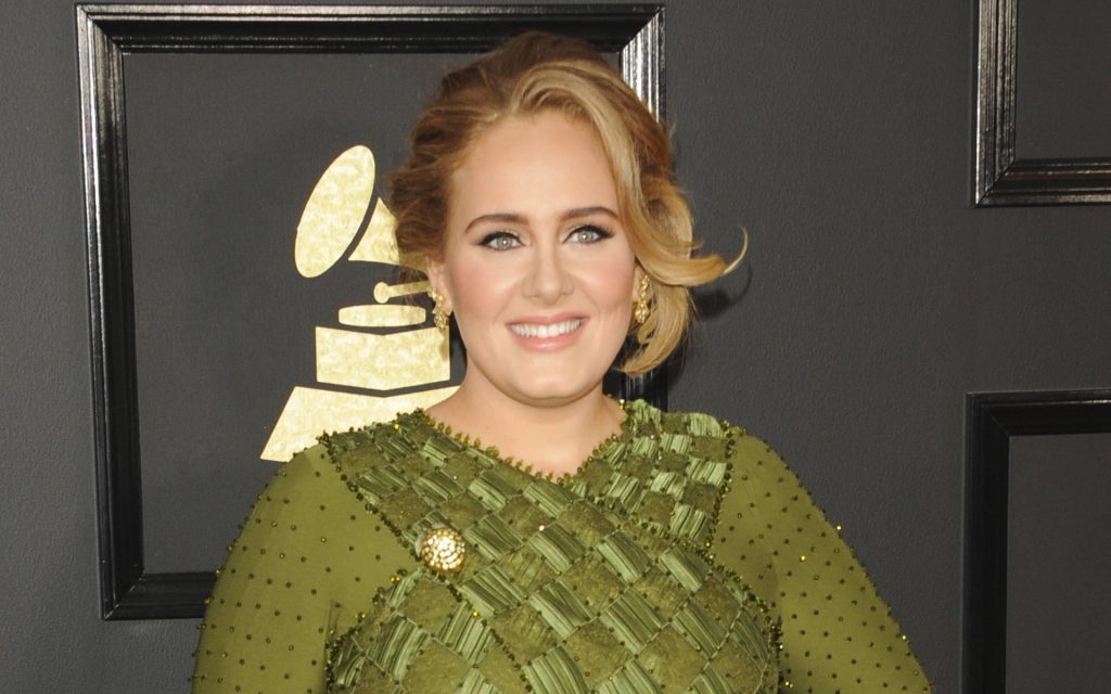 H Adele προτρέπει τους fans της να πάνε να ψηφίσουν