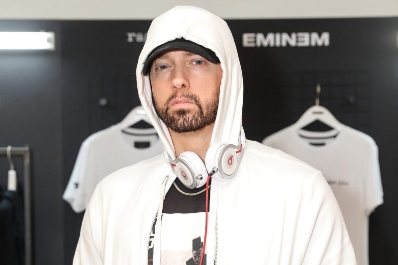 Ο Eminem δωρίζει το περίφημο “Mom’s Spaghetti” σε εργαζόμενους στον τομέα της υγείας στο Detroit!