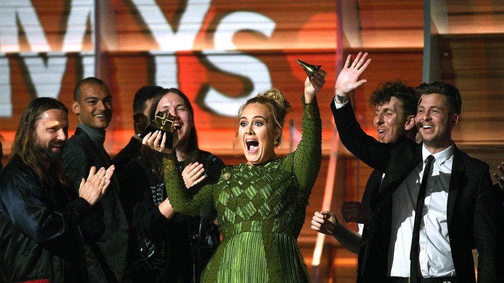 Μπορεί να σπάσει ένα βραβείο Grammy στα 2; Kι όμως η Adele το έκανε το 2017!